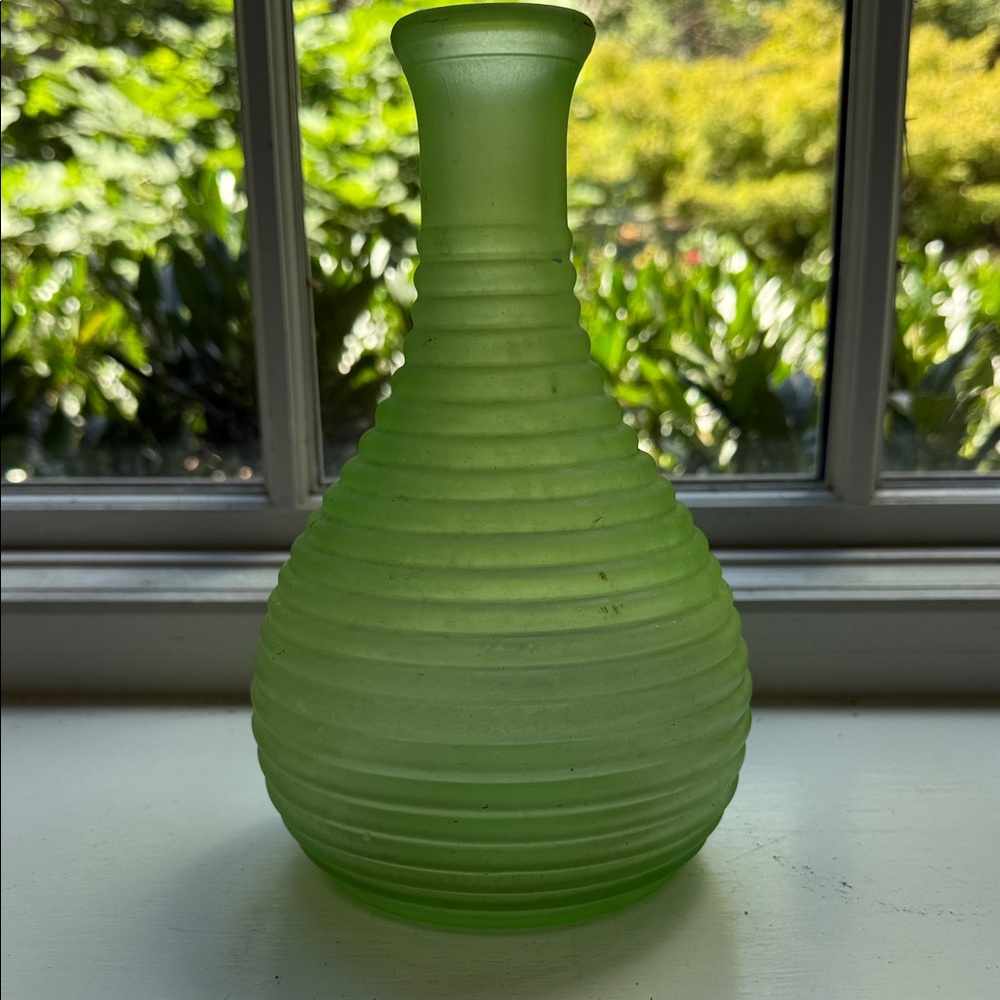 Vintage Uranium Glass Carafe Vase Frigidaire Green Satin Ribbed 1930s Bottle 9" - Picture 9 of 9